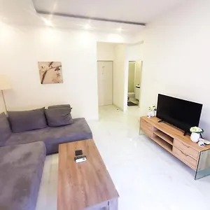 https://the-white-pearl-apartment.larnacahotels.org